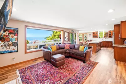 1010 1st Lane, Mukilteo, WA 98275 - Photo 4