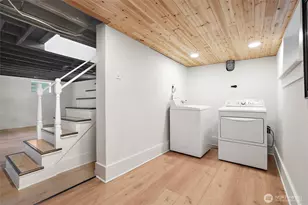 360 Howe St, Seattle, WA 98109 - Photo 30