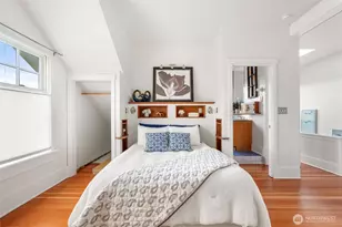 360 Howe St, Seattle, WA 98109 - Photo 20