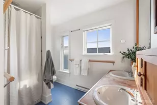 360 Howe St, Seattle, WA 98109 - Photo 22