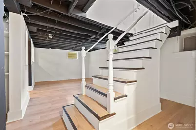 360 Howe Street, Seattle, WA 98109 - Photo 26