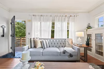 360 Howe Street, Seattle, WA 98109 - Photo 4