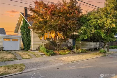 360 Howe Street, Seattle, WA 98109 - Photo 2