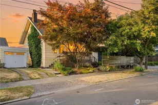 360 Howe St, Seattle, WA 98109 - Photo 2