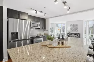 699 John St, Seattle, WA 98109 - Photo 2