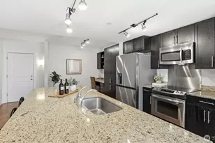 699 John St, Seattle, WA 98109 - Photo 4