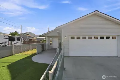 760 Sunset Avenue, Wenatchee, WA 98801 - Photo 1