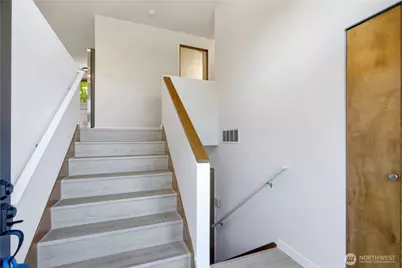 2719 NE 4th Court, Renton, WA 98056 - Photo 2