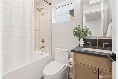 14308 B Roslyn Place N, Seattle, WA 98133 - Photo 16