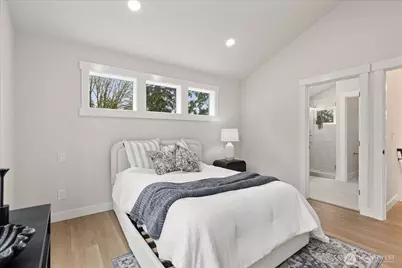 14308 B Roslyn Place N, Seattle, WA 98133 - Photo 4