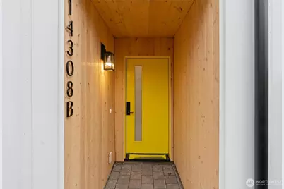 14308 B Roslyn Place N, Seattle, WA 98133 - Photo 2