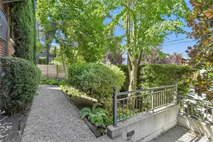 2634 Franklin Ave E, Seattle, WA 98102 - Photo 18