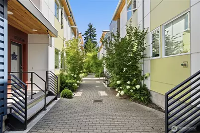 12516 15th Avenue NE #A, Seattle, WA 98125 - Photo 2