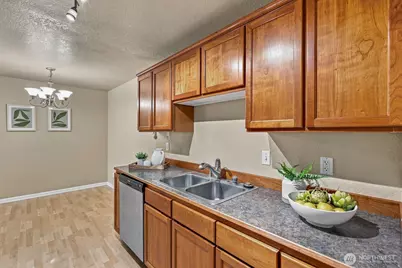 750 N 143rd Street #310, Seattle, WA 98133 - Photo 6