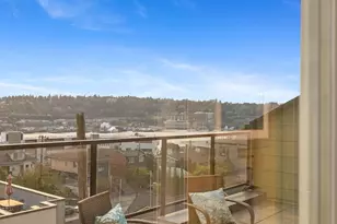 655 W Crockett St, Seattle, WA 98109 - Photo 22