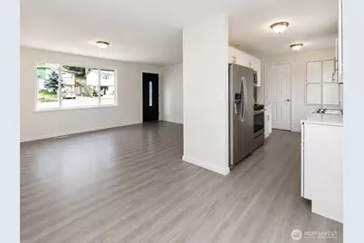 9439 11th Avenue SW, Seattle, WA 98106 - Photo 2