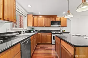 2024 W Bertona St, Seattle, WA 98199 - Photo 12
