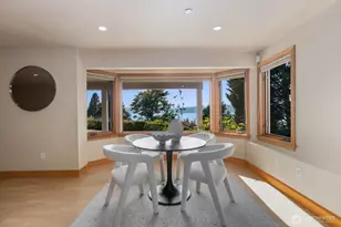 12510 Holmes Point Dr NE, Kirkland, WA 98034 - Photo 32