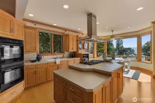 12510 Holmes Point Dr NE, Kirkland, WA 98034 - Photo 14