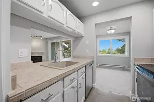 4189 W Lake Sammamish Pkwy SE, Bellevue, WA 98008 - Photo 16