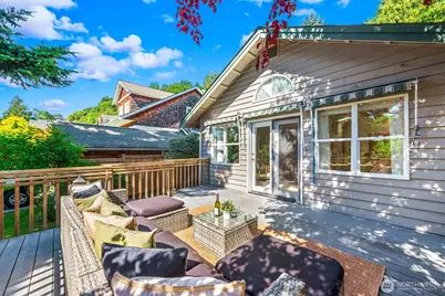 4018 59th Avenue SW, Seattle, WA 98116 - Photo 2