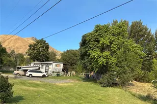 110 Chapman Dr, Wenatchee, WA 98801 - Photo 1