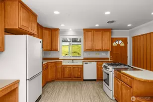 2501 SW 112th St, Seattle, WA 98146 - Photo 8