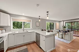 1228 NE Brockman Pl, Seattle, WA 98125 - Photo 10