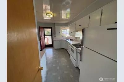 10 W Dewberry Avenue, Omak, WA 98841 - Photo 2