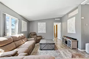 1060 Sidney St, Oak Harbor, WA 98277 - Photo 4