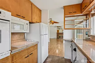 5017 SW Grayson St, Seattle, WA 98116 - Photo 10