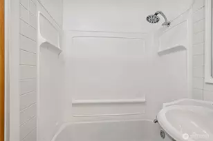 5017 SW Grayson St, Seattle, WA 98116 - Photo 20