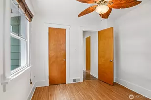 5017 SW Grayson St, Seattle, WA 98116 - Photo 18