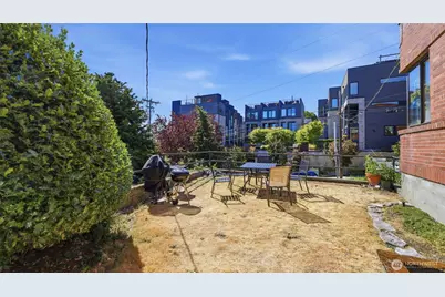 2450 Dexter Avenue N #303, Seattle, WA 98109 - Photo 22