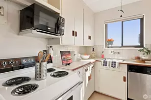 2450 Dexter Ave N, Seattle, WA 98109 - Photo 18