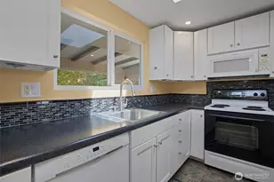 738 Wallin St, Bremerton, WA 98310 - Photo 10