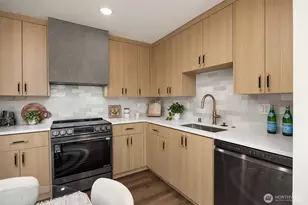 1502 N 100th St, Seattle, WA 98133 - Photo 4