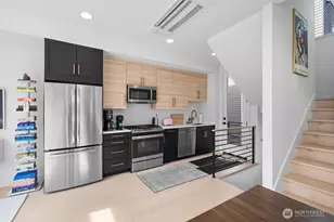 712 W Bertona St, Seattle, WA 98119 - Photo 10