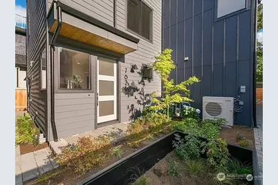762 N 65th Street #B, Seattle, WA 98103 - Photo 2
