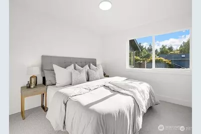 762 N 65th Street #B, Seattle, WA 98103 - Photo 12