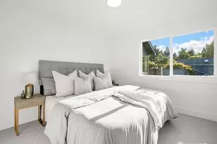 762 N 65th St, Seattle, WA 98103 - Photo 12