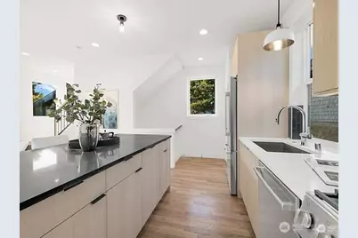762 N 65th Street #B, Seattle, WA 98103 - Photo 6