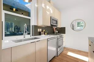 762 N 65th St, Seattle, WA 98103 - Photo 8