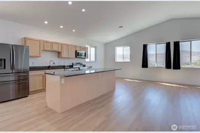 931 N Gale Avenue, East Wenatchee, WA 98802 - Photo 2