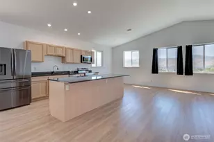 931 N Gale Ave, East Wenatchee, WA 98802 - Photo 2
