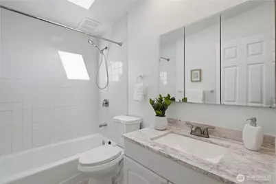 12039 SE 42nd St, Bellevue, WA 98006 - Photo 16