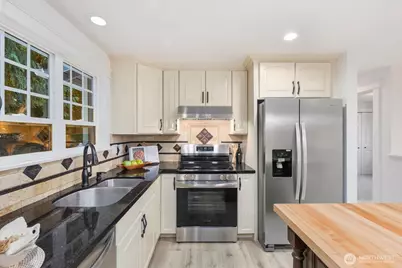 153 221st Avenue NE, Sammamish, WA 98074 - Photo 14