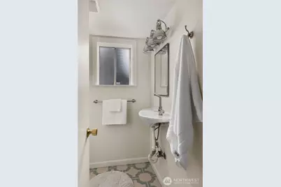 918 18th Avenue E, Seattle, WA 98122 - Photo 32
