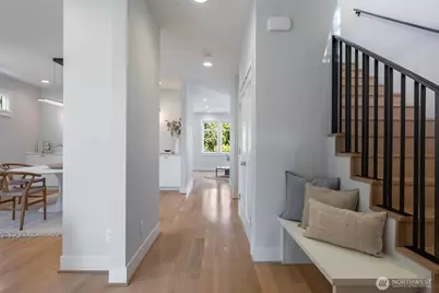 2910 9th Avenue W, Seattle, WA 98119 - Photo 4