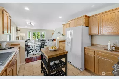 4084 Letitia Avenue S, Seattle, WA 98118 - Photo 8